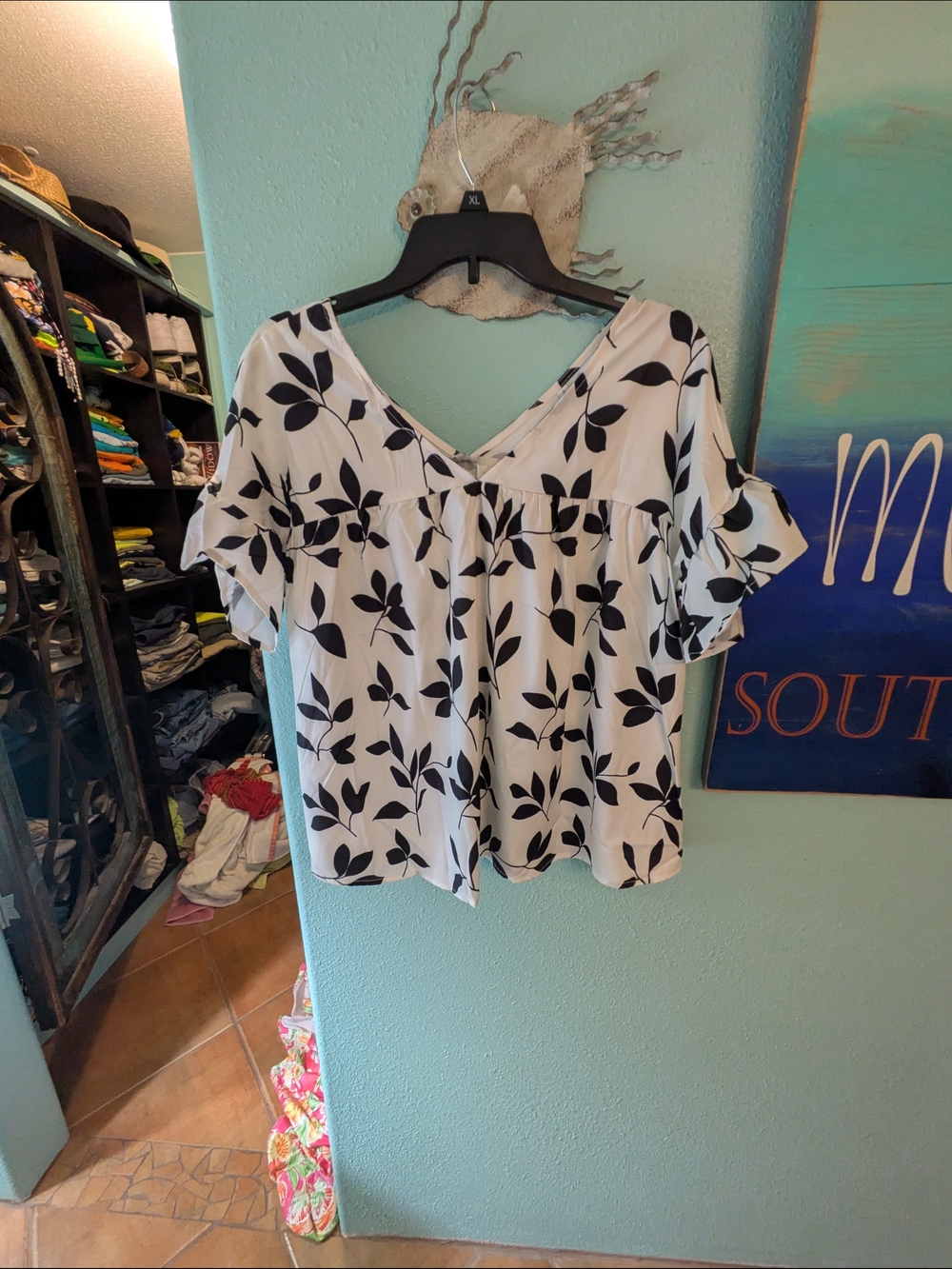 Women’s White and Black Leaf Print V-Neck Top